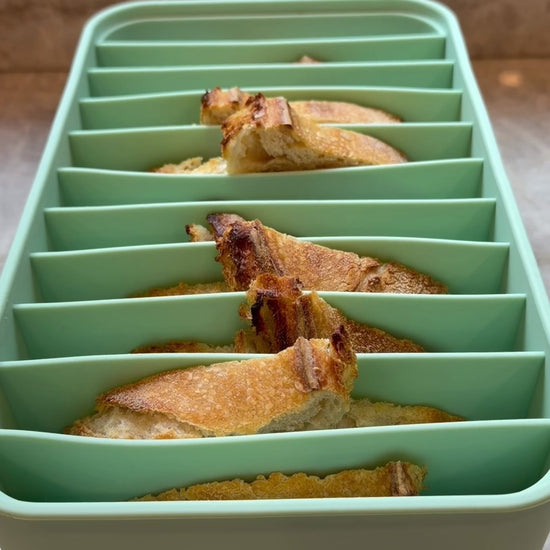 Video showing the flexibility of the cover of the Hearthly bread box, and how it can accommodate taller slices. 